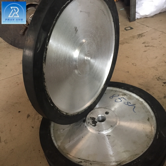 BÁNH NHÔM BỌC CAO SU Ø 300 X 50
