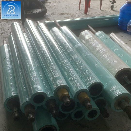 TRỤC CAO SU MÀU FI 125 X 1400 VÀ 125 X 2200